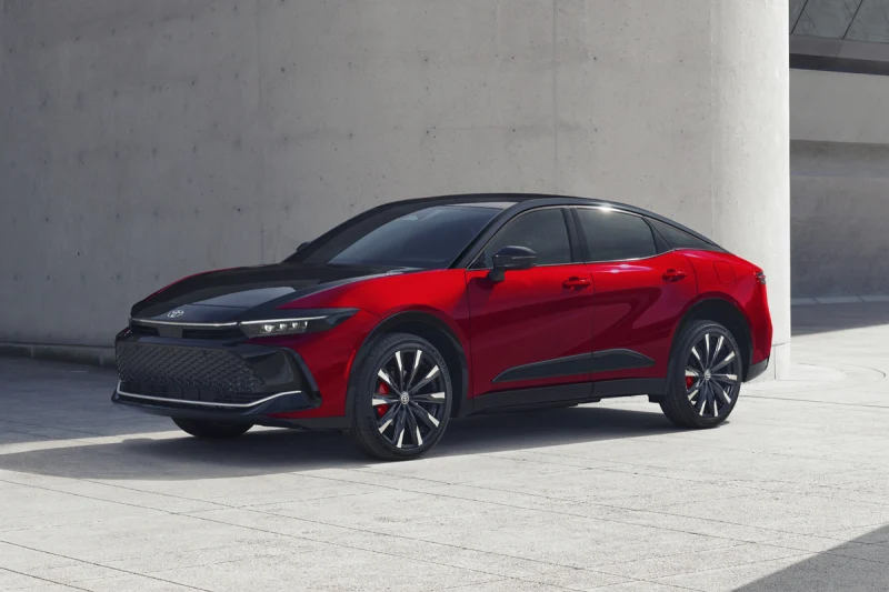 Toyota освежила кросс-седан Crown: иная корма и пересмотренная гибридная установка