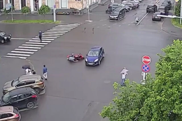  51-летняя женщина не уступила дорогу мотоциклу на перекрестке в Петрозаводске