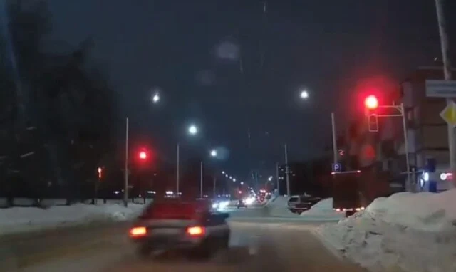  В Нижнем Новгороде гонщик на &laquo;Ладе&raquo; проехал перекресток на красный и устроил ДТП