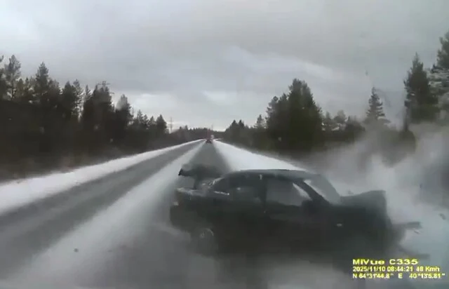  &laquo;Не справилась с управлением&raquo;: два автомобиля столкнулись на трассе в Архангельской области