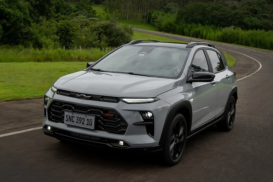 Chevrolet Sonic RS. У стандартного кросса другая радиаторная решетка