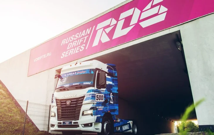 КАМАЗ представил свой первый дрифт-грузовик