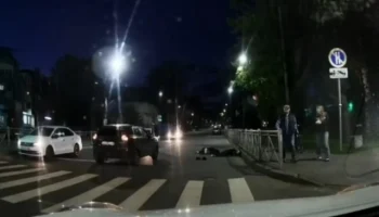 &laquo;Пострадавшие получили переломы таза&raquo;: автомобиль сбил двух девушек на пешеходном переходе во Вс