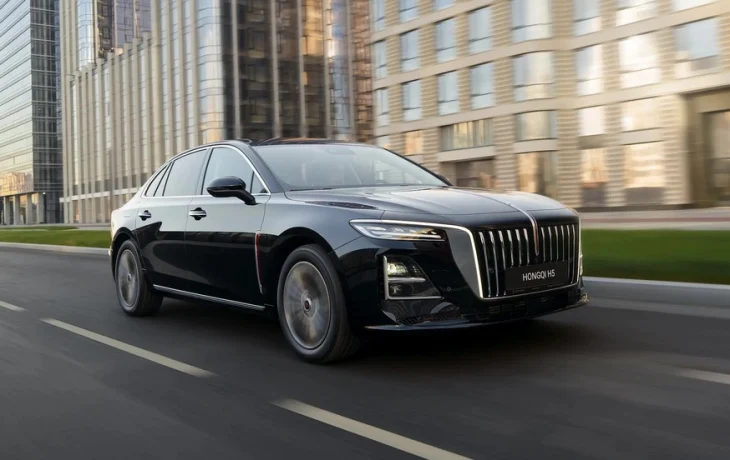 Обновлённый седан Hongqi H5 стартует в России: объявлена цена