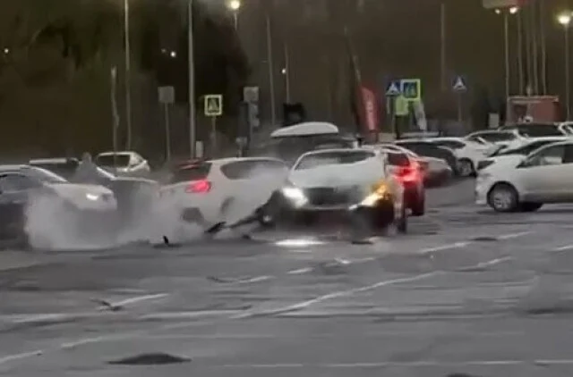  Дрифтёры устроили серьезное ДТП на парковке в Красноярске