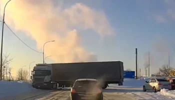  Фуру выбросило из колеи и сложило на шоссе под Нижним Новгородом