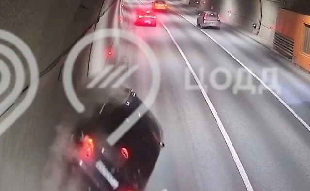 ДТП в Лефортовском тоннеле: водители решили устроить гонки в плотном потоке