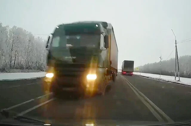  &laquo;Уснул за рулем&raquo;: фура и легковой автомобиль столкнулись на трассе &laquo;Каспий&raquo;