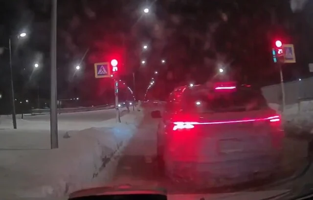  &laquo;Встал в мою полосу&raquo;: кто виноват в ДТП в Санкт-Петербурге?