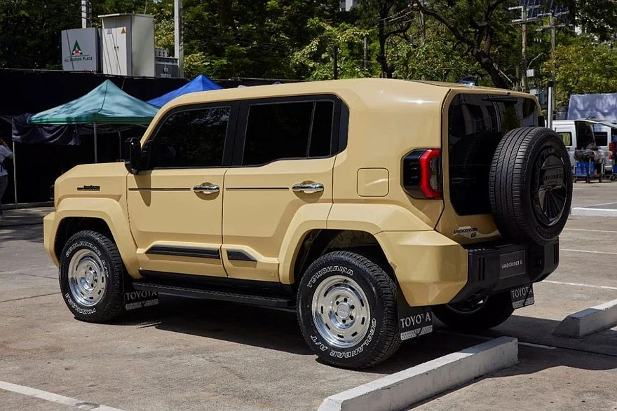 На фото: концепт Toyota Land Cruiser FJ Legendary