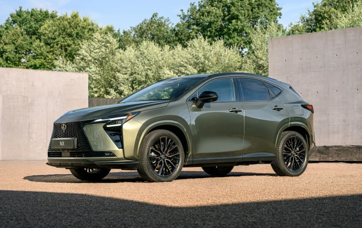 Обновлённый Lexus NX: упрощённый салон и настроенное на Нюрбургринге шасси