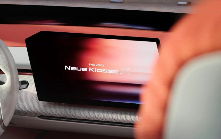 BMW опубликовала тизер интерьера нового кроссовера. Вероятно, это iX3 следующего поколения