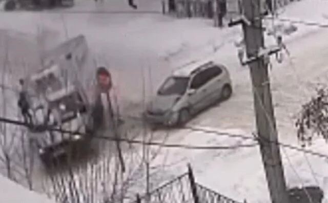  Грузовик едва не опрокинулся на ребенка в результате ДТП в Нижегородской области