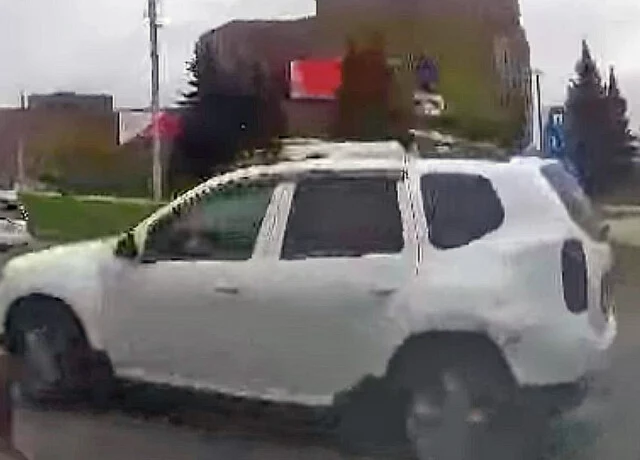  В Красноярске водитель &laquo;Дастера&raquo; поворачивал под стрелку и не уступил дорогу автомобилю