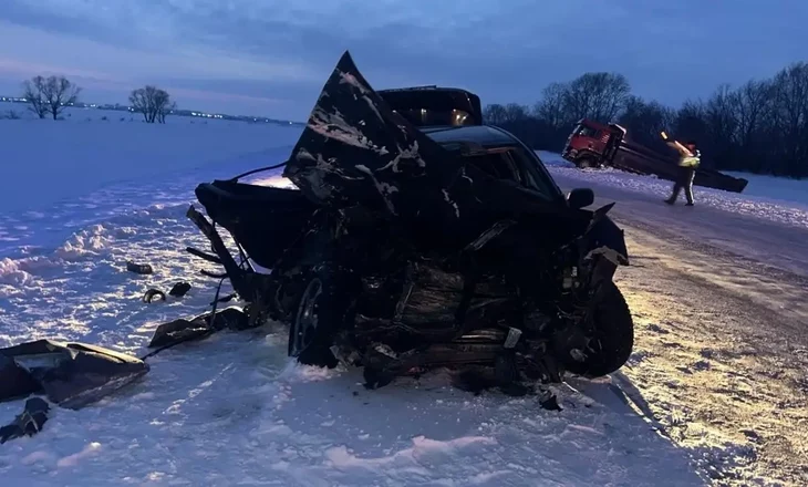 Грузовик и легковушка столкнулись в СКО, погиб мужчина