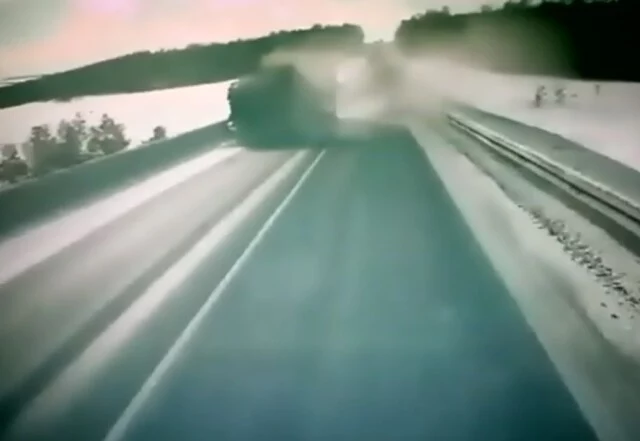  &laquo;Водитель мог уснуть за рулем&raquo;: два грузовика лоб в лоб столкнулись на трассе М-5 &laquo;Урал&raquo;