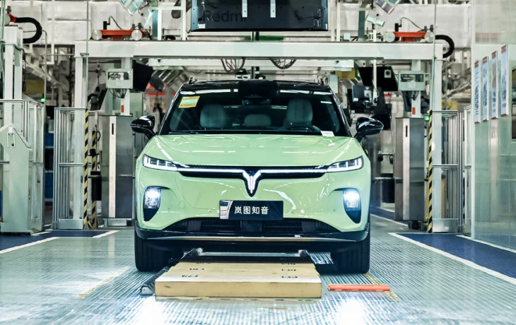 Начался выпуск &laquo;бюджетного&raquo; кроссовера Voyah: два варианта дизайна и сдвижной планшет