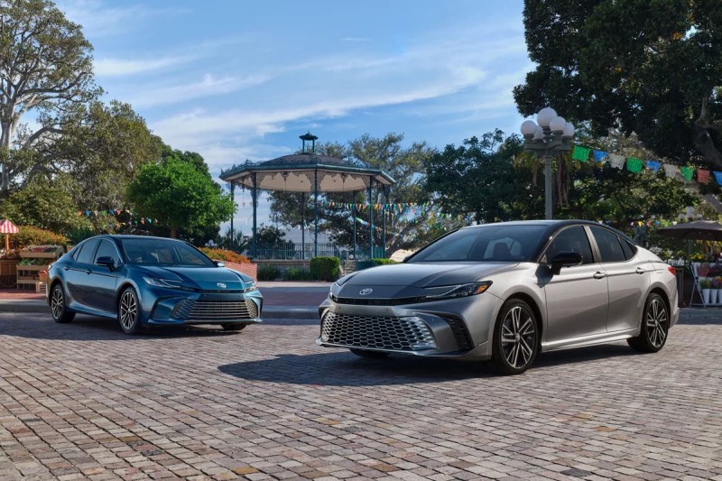 Новая Toyota Camry вышла на свой главный рынок и оказалась дешевле