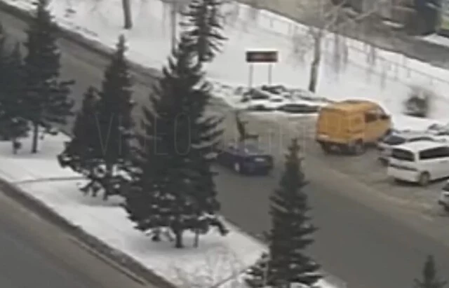  В Бийске женщина переходила дорогу в неположенном месте и погибла под колесами машины