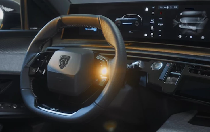 Салон семиместного кроссовера Peugeot e-5008 нового поколения засветился на тизере