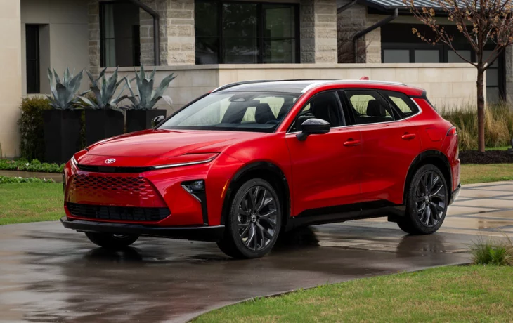 Кроссовер Toyota Crown Signia выходит на рынок: размером с Highlander, но на замену Venza