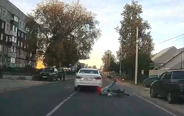  Lada Vesta и велосипед столкнулись в Нижегородской области