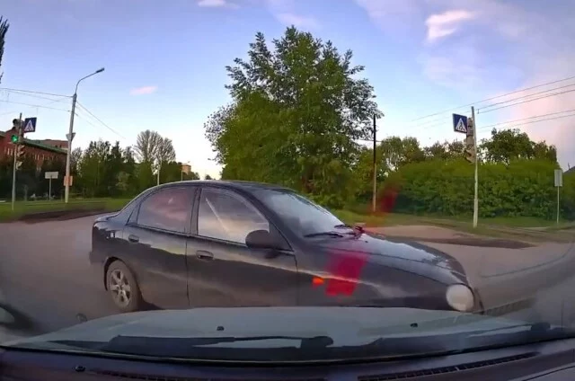  &laquo;Пострадали дети&raquo;: в Омске водитель &laquo;Шевроле&raquo; при повороте не пропустил встречную машину