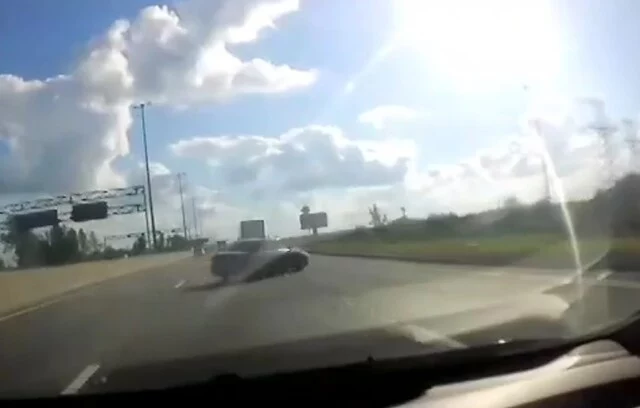  Авария на Киевском шоссе: фура перестроилась и зацепила легковой автомобиль