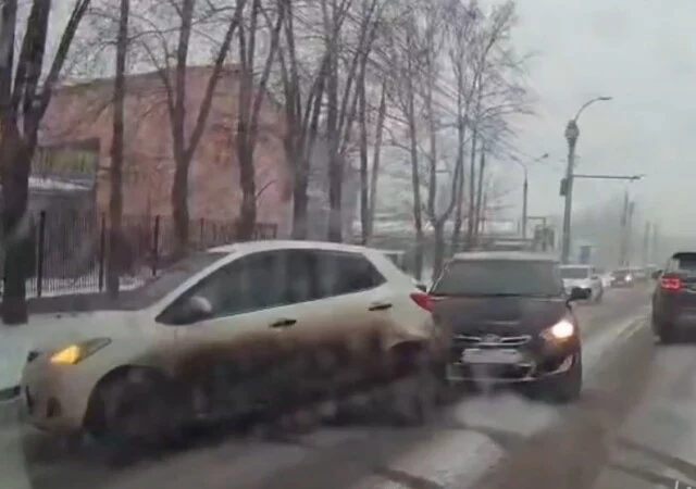  В Иркутске специалист из Египта решил развернуться и устроил тройное ДТП