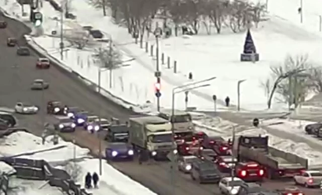  В Первоуральске две девушки попали под машину, перебегая дорогу в неположенном месте