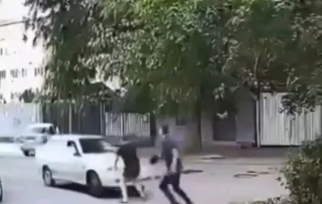  В Саратове водитель &laquo;Лады&raquo; намеренно сбил пешеходов