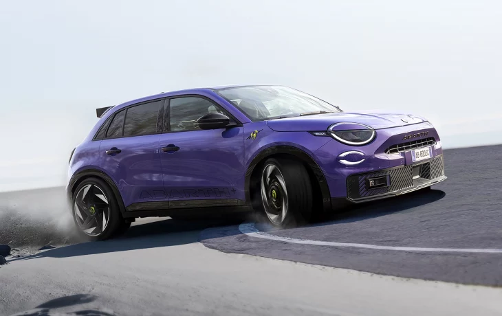 Спортивный кроссовер Abarth 600e показался в дебютной версии Scorpionissima
