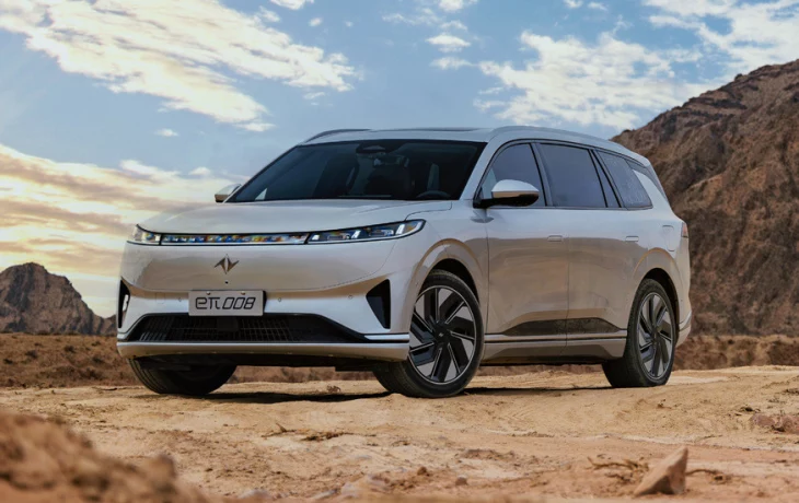 Представлен большой кроссовер e&pi; 008 от Dongfeng, ждём в России