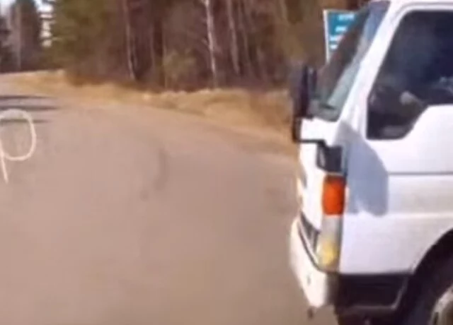  В Иркутске грузовик выезжал со второстепенной и попал в ДТП