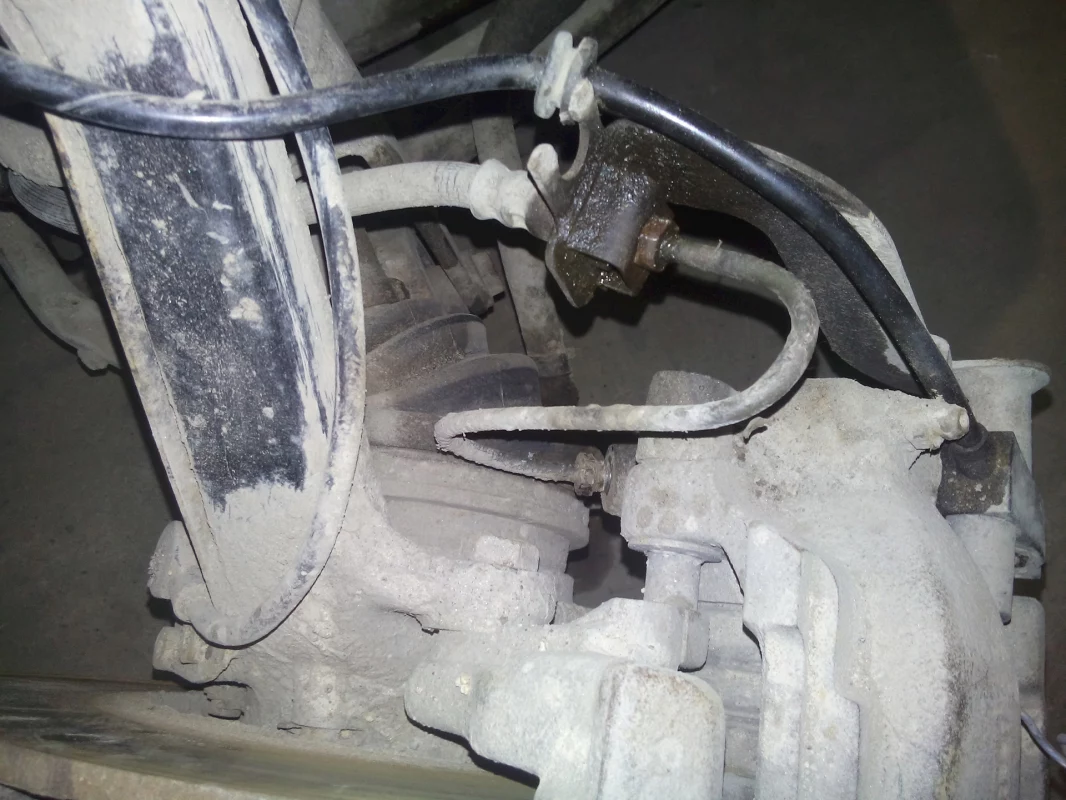 Замена тормозных шлангов