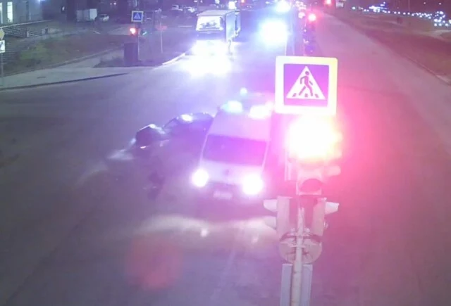  &laquo;Спешили на вызов&raquo;: скорая и легковой автомобиль столкнулись на перекрестке в Тутаеве