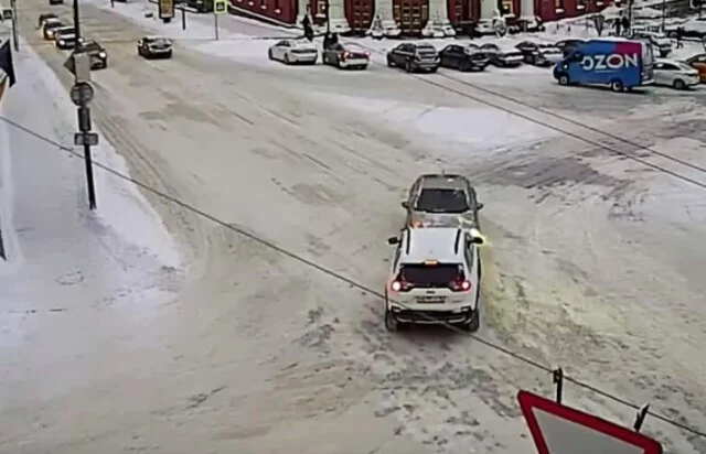  &laquo;Не заметили друг друга&raquo;: глупое ДТП произошло в центре Петрозаводска