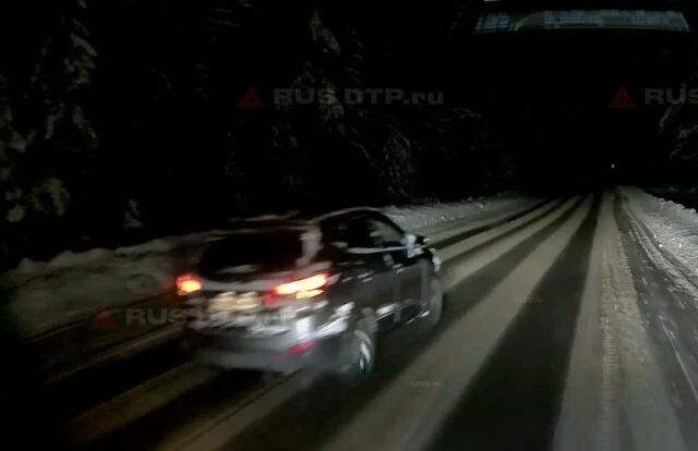  Опасный обгон на загородной дороге едва не привел к ДТП