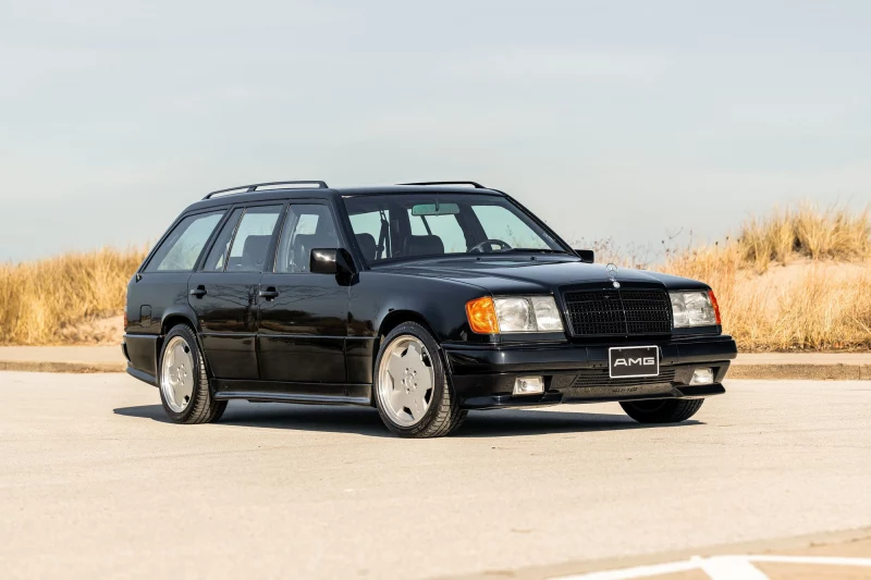 Уникальный Mercedes-Benz 300 TE 6.0 AMG по прозвищу &laquo;киянка&raquo; продадут на аукционе