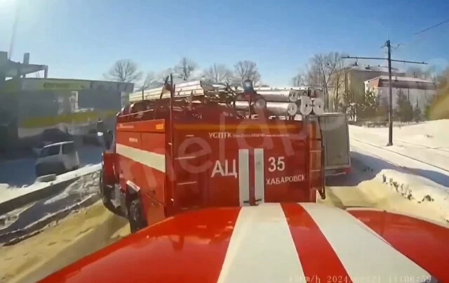  Две пожарные машины столкнулись в Хабаровске