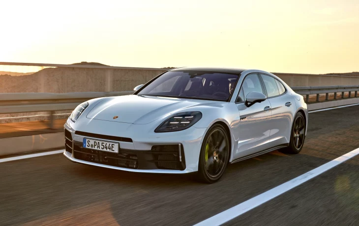 Ещё &laquo;зеленее&raquo;: новый Porsche Panamera обзавёлся младшими гибридными версиями