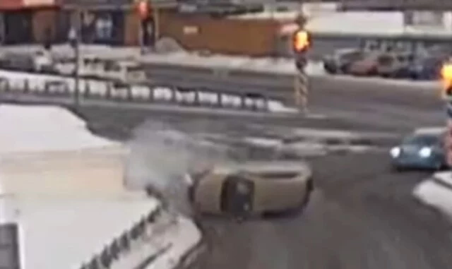  Легковой автомобиль перевернулся в результате ДТП в&nbsp;Первоуральске