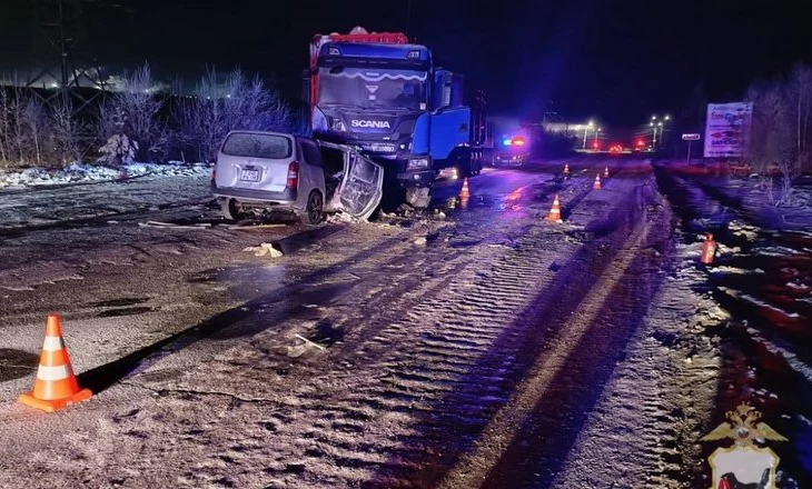 В Братске погиб водитель иномарки от столкновения с лесовозом
