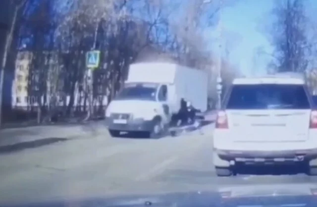  В Химках девочка на самокате пыталась пересечь дорогу и попала под &laquo;Газель&raquo;