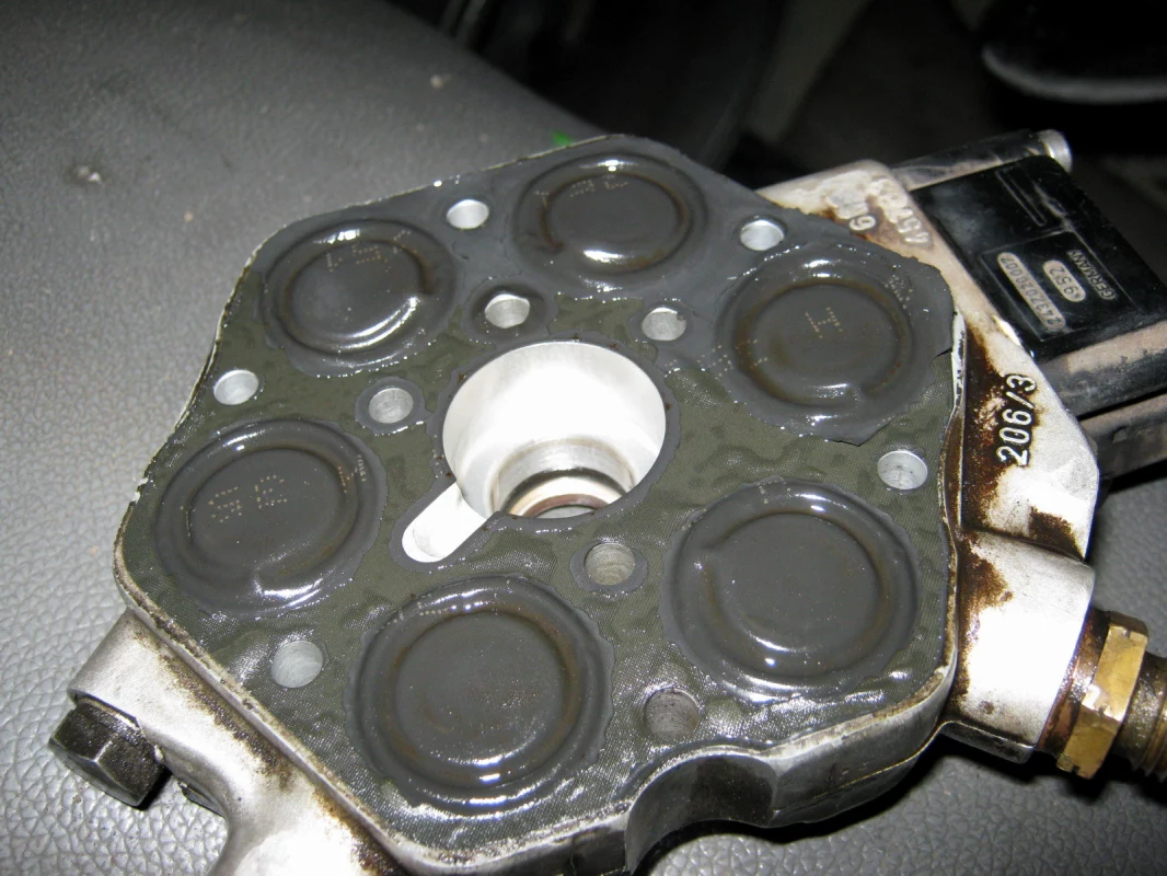 Дозатор распределитель системы впрыска топлива KE-Jetronic