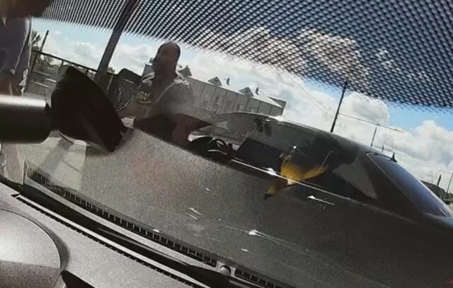  В Вологде качок на &laquo;Мерседесе&raquo; спровоцировал ДТП и полез в драку