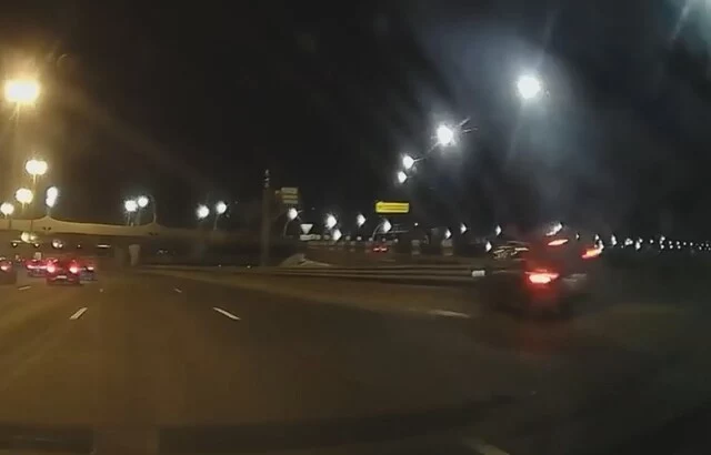  ДТП на КАД: водитель кроссовера пропустил съезд и врезался в ограждение