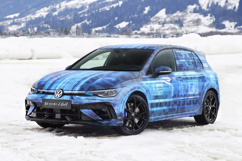 Обновлённый &laquo;горячий&raquo; Volkswagen Golf R показался на первых фото