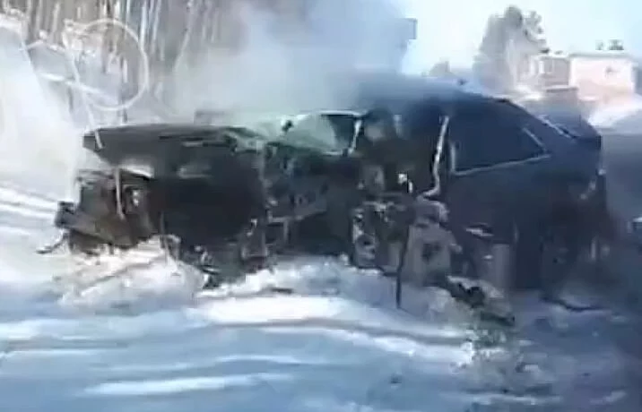  &laquo;Тойота&raquo; вылетела на встречную и врезалась в мусоровоз на Александровском тракте