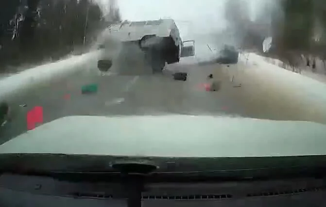  Жесткое ДТП на трассе &laquo;Золотое кольцо&raquo;: УАЗ выехал на встречную и столкнулся с Chevrolet